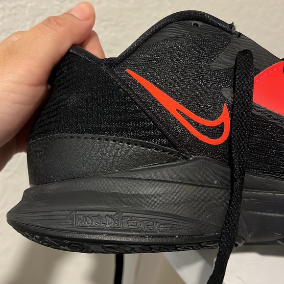 NIKE Kyrie Low 5 black bright crimson basketball shoes size men’s 8 - Picture 12 of 15